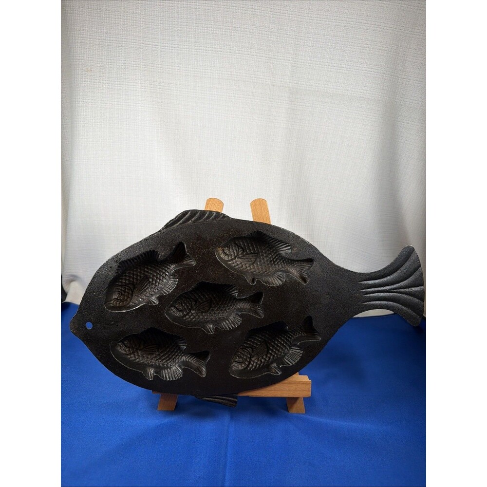 Old Mountain Cast Iron Fish Shaped Cornbread Baking Pan 5 Mold Wall Hanging